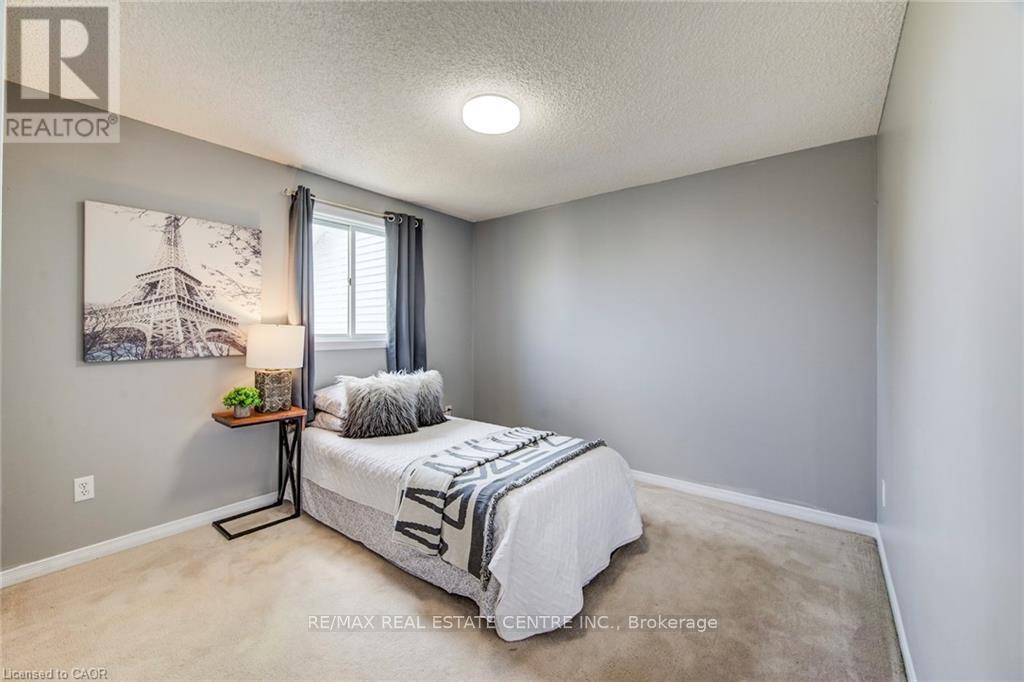 633 Grange Crescent, Waterloo, Ontario  N2T 2L9 - Photo 24 - X12421484
