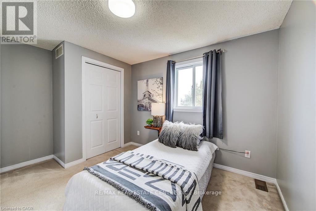 633 Grange Crescent, Waterloo, Ontario  N2T 2L9 - Photo 25 - X12421484