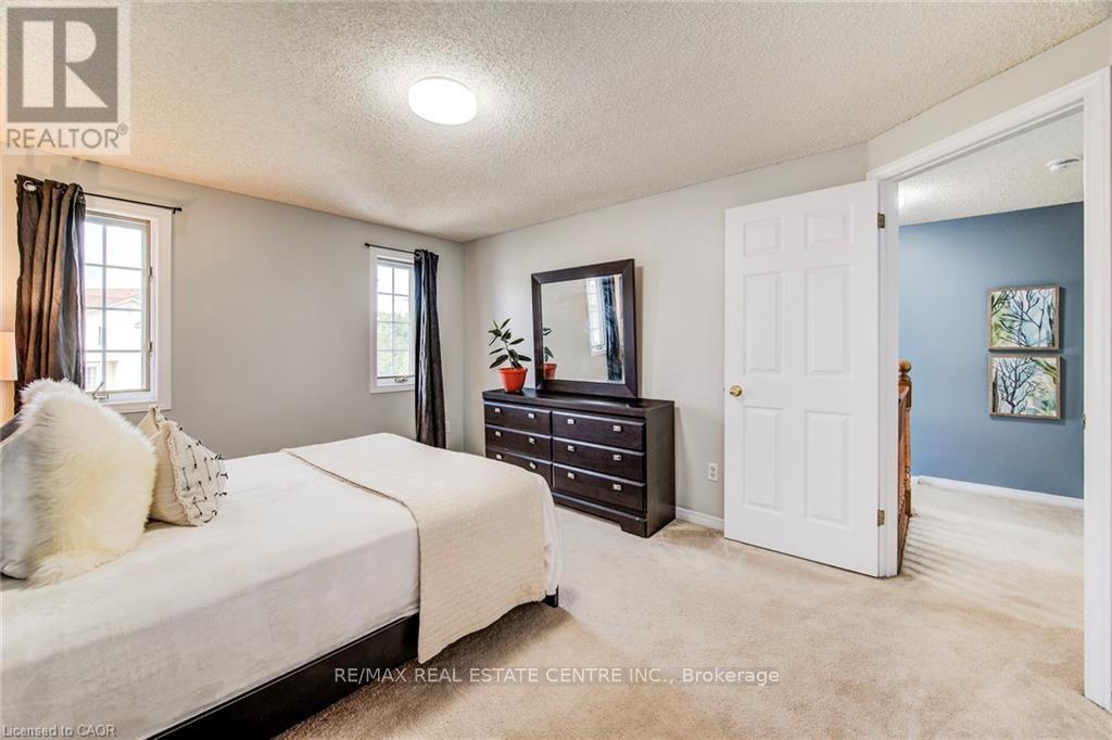 633 Grange Crescent, Waterloo, Ontario  N2T 2L9 - Photo 27 - X12421484