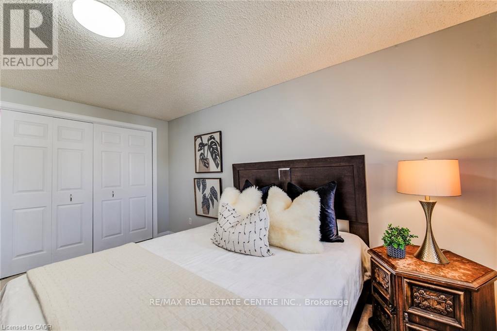 633 Grange Crescent, Waterloo, Ontario  N2T 2L9 - Photo 28 - X12421484