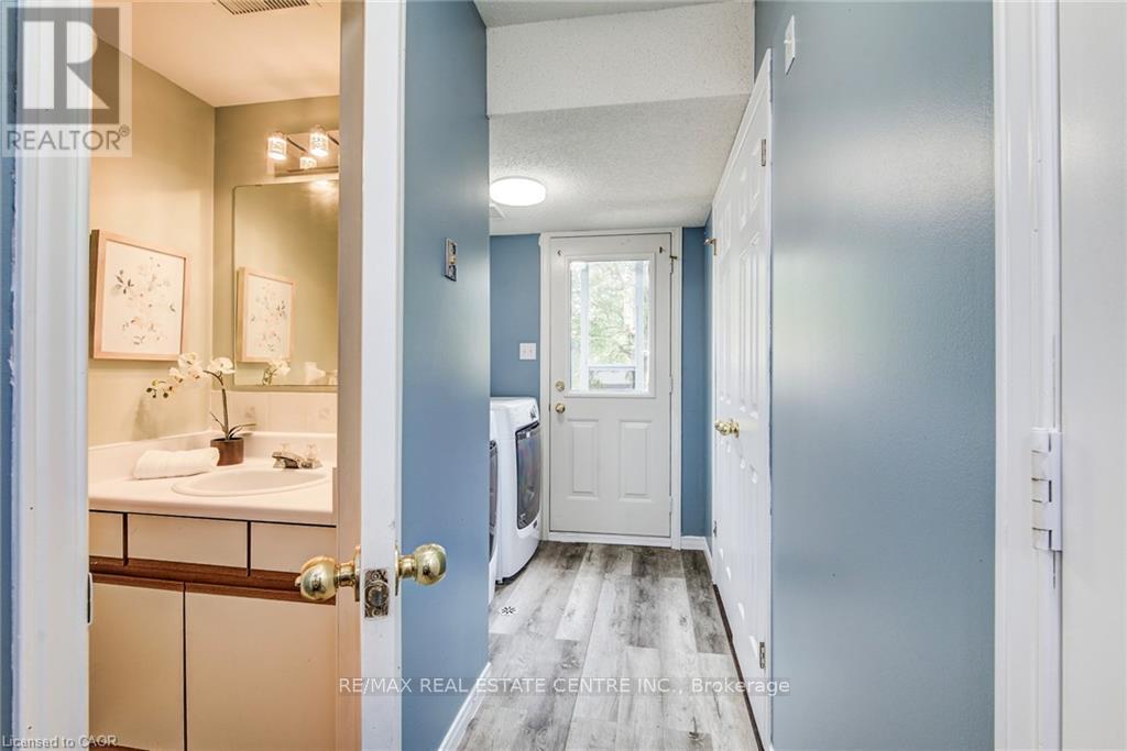 633 Grange Crescent, Waterloo, Ontario  N2T 2L9 - Photo 30 - X12421484