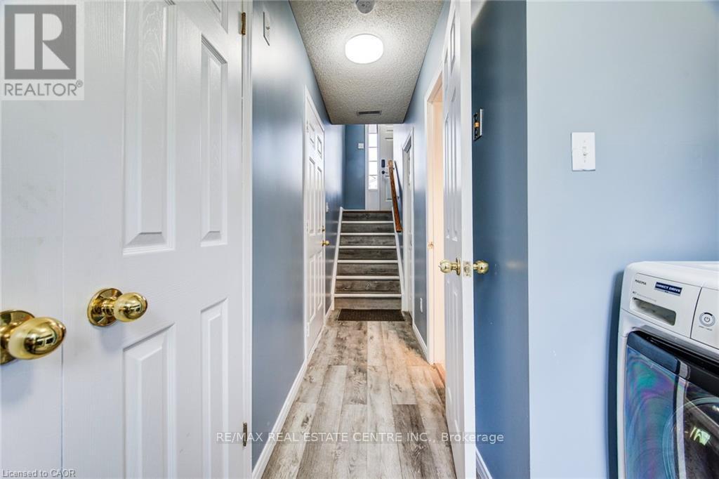 633 Grange Crescent, Waterloo, Ontario  N2T 2L9 - Photo 33 - X12421484