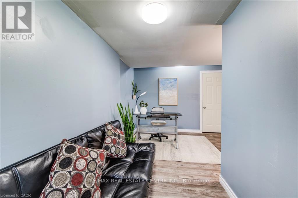 633 Grange Crescent, Waterloo, Ontario  N2T 2L9 - Photo 36 - X12421484