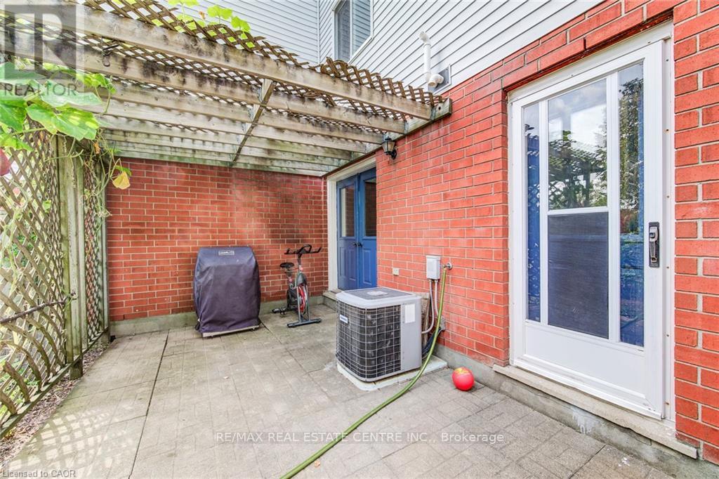 633 Grange Crescent, Waterloo, Ontario  N2T 2L9 - Photo 37 - X12421484
