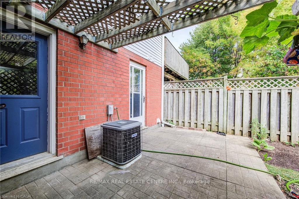633 Grange Crescent, Waterloo, Ontario  N2T 2L9 - Photo 38 - X12421484