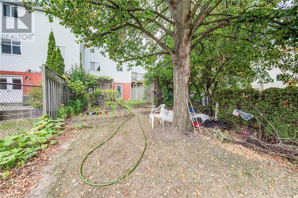 633 Grange Crescent, Waterloo, Ontario  N2T 2L9 - Photo 40 - X12421484