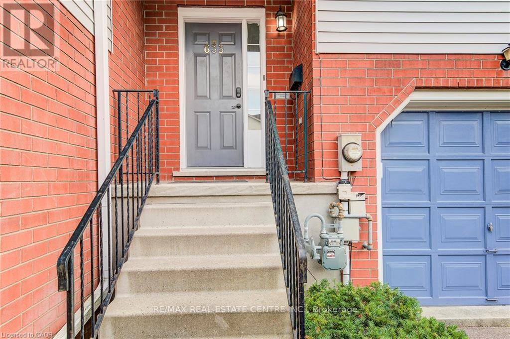 633 Grange Crescent, Waterloo, Ontario  N2T 2L9 - Photo 5 - X12421484
