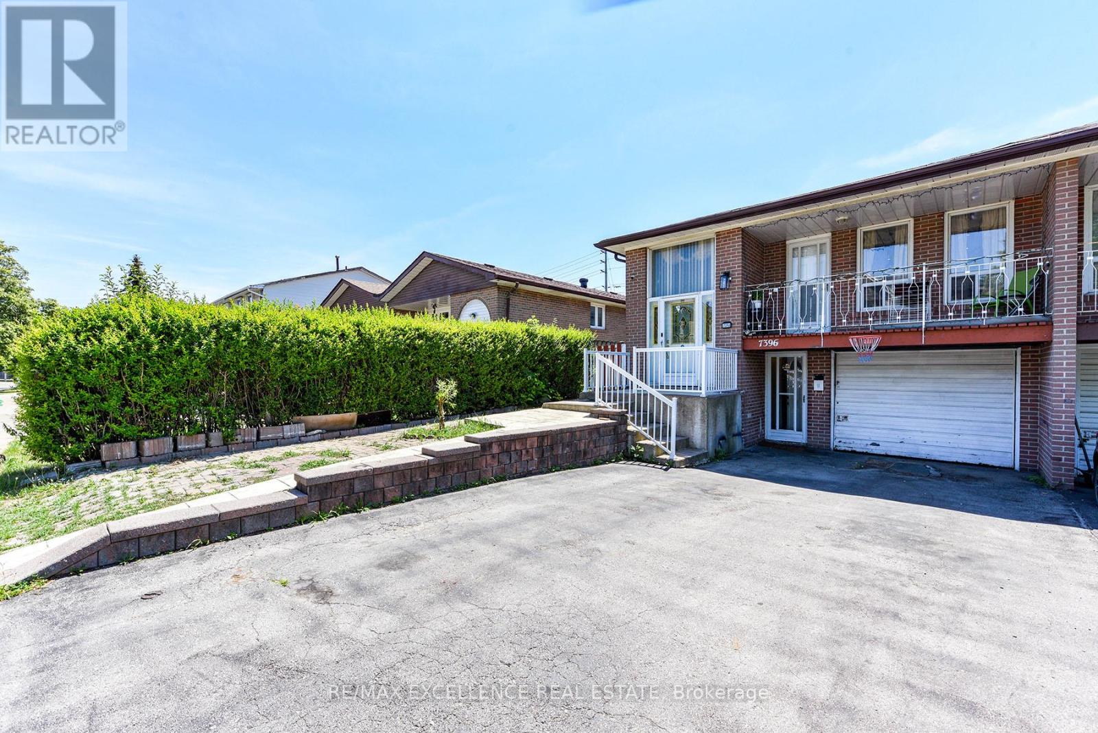 7396 Sills Road, Mississauga, Ontario  L4T 2K1 - Photo 2 - W12311998