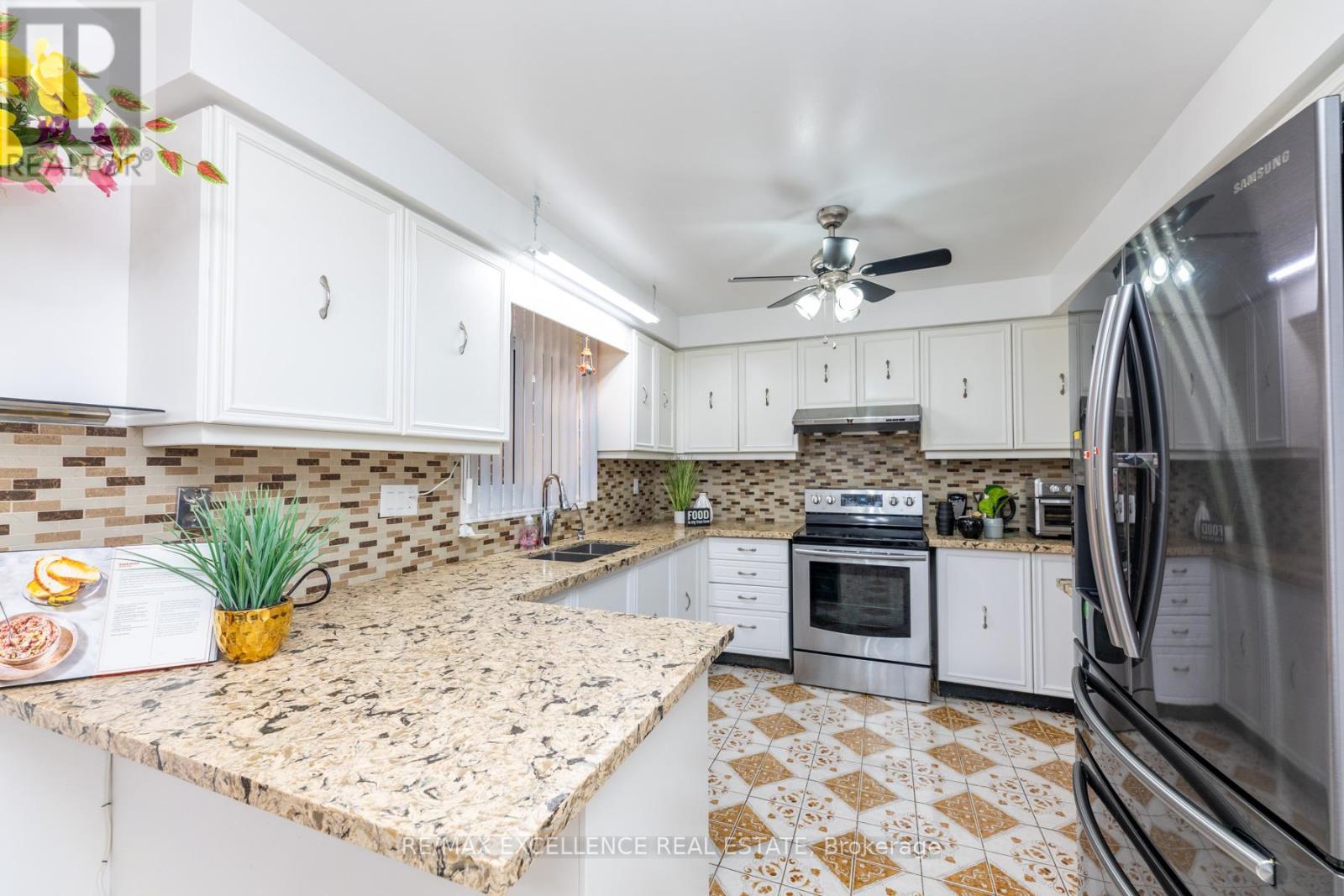 55 Atkins Circle, Brampton, Ontario  L6X 4B9 - Photo 15 - W12353883