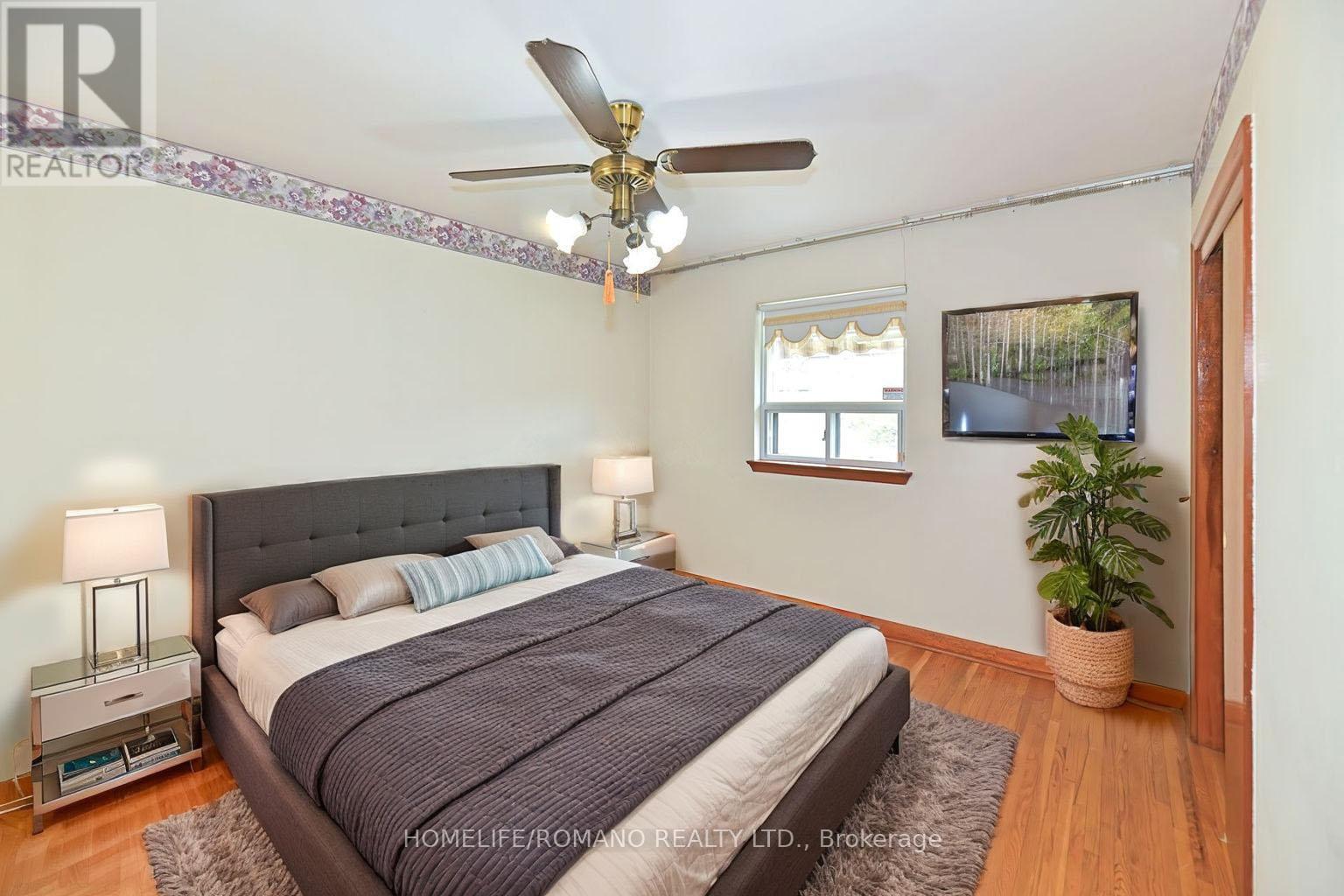 58 Gilley Road, Toronto, Ontario  M3K 1L5 - Photo 10 - W12403951