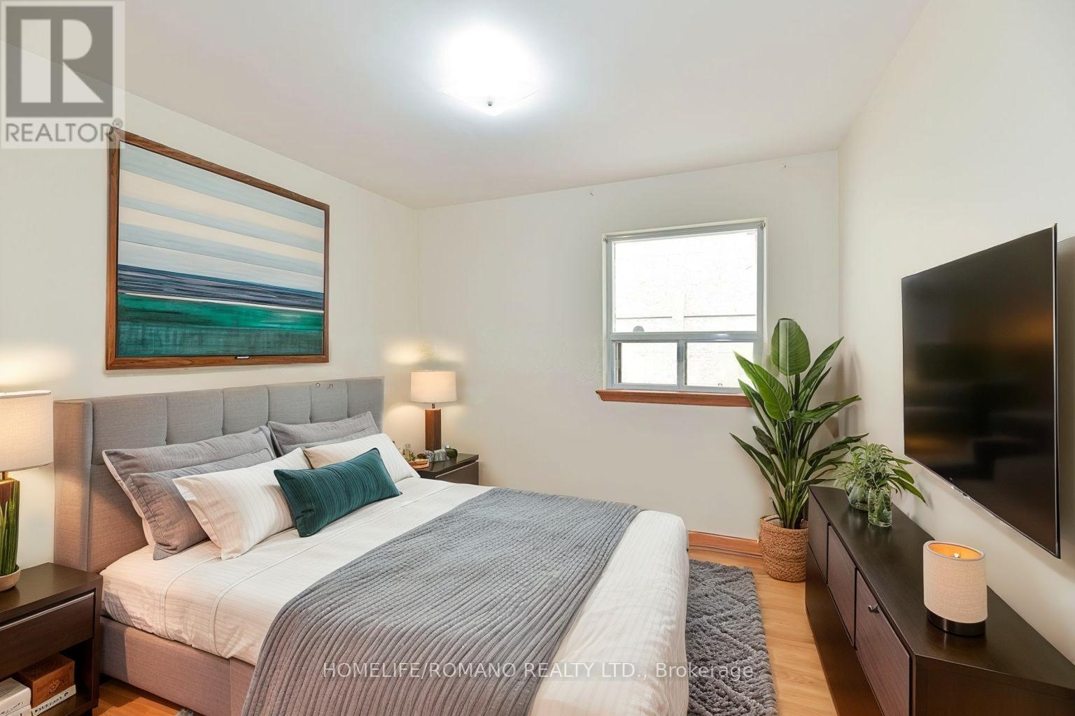 58 Gilley Road, Toronto, Ontario  M3K 1L5 - Photo 12 - W12403951