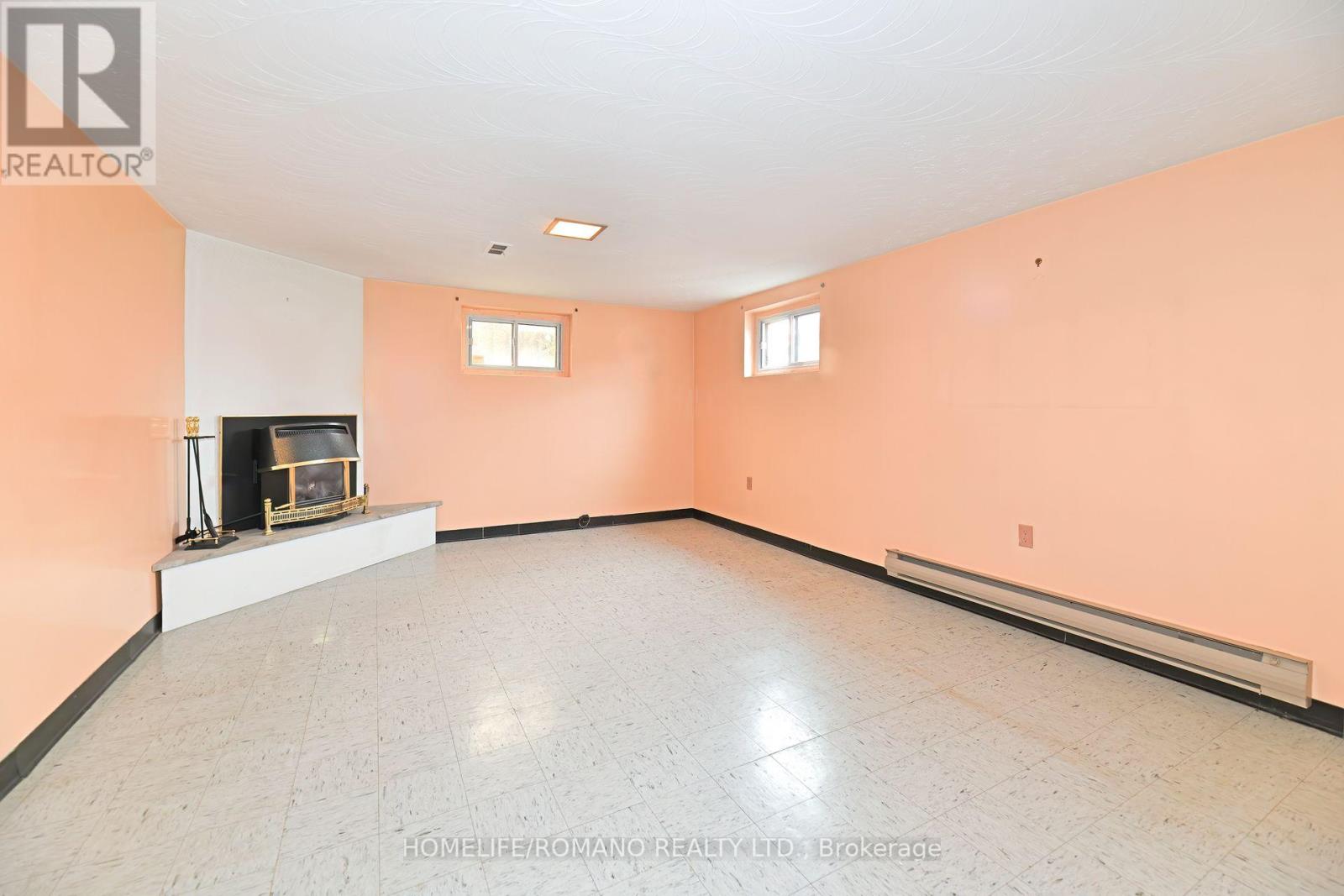 58 Gilley Road, Toronto, Ontario  M3K 1L5 - Photo 16 - W12403951