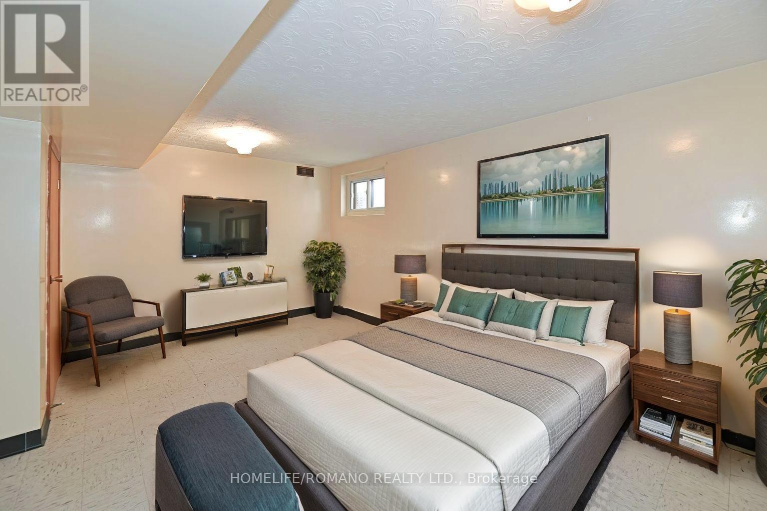 58 Gilley Road, Toronto, Ontario  M3K 1L5 - Photo 18 - W12403951