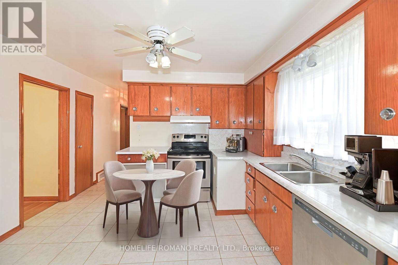 58 Gilley Road, Toronto, Ontario  M3K 1L5 - Photo 6 - W12403951