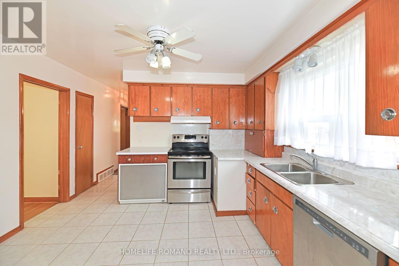 58 Gilley Road, Toronto, Ontario  M3K 1L5 - Photo 7 - W12403951