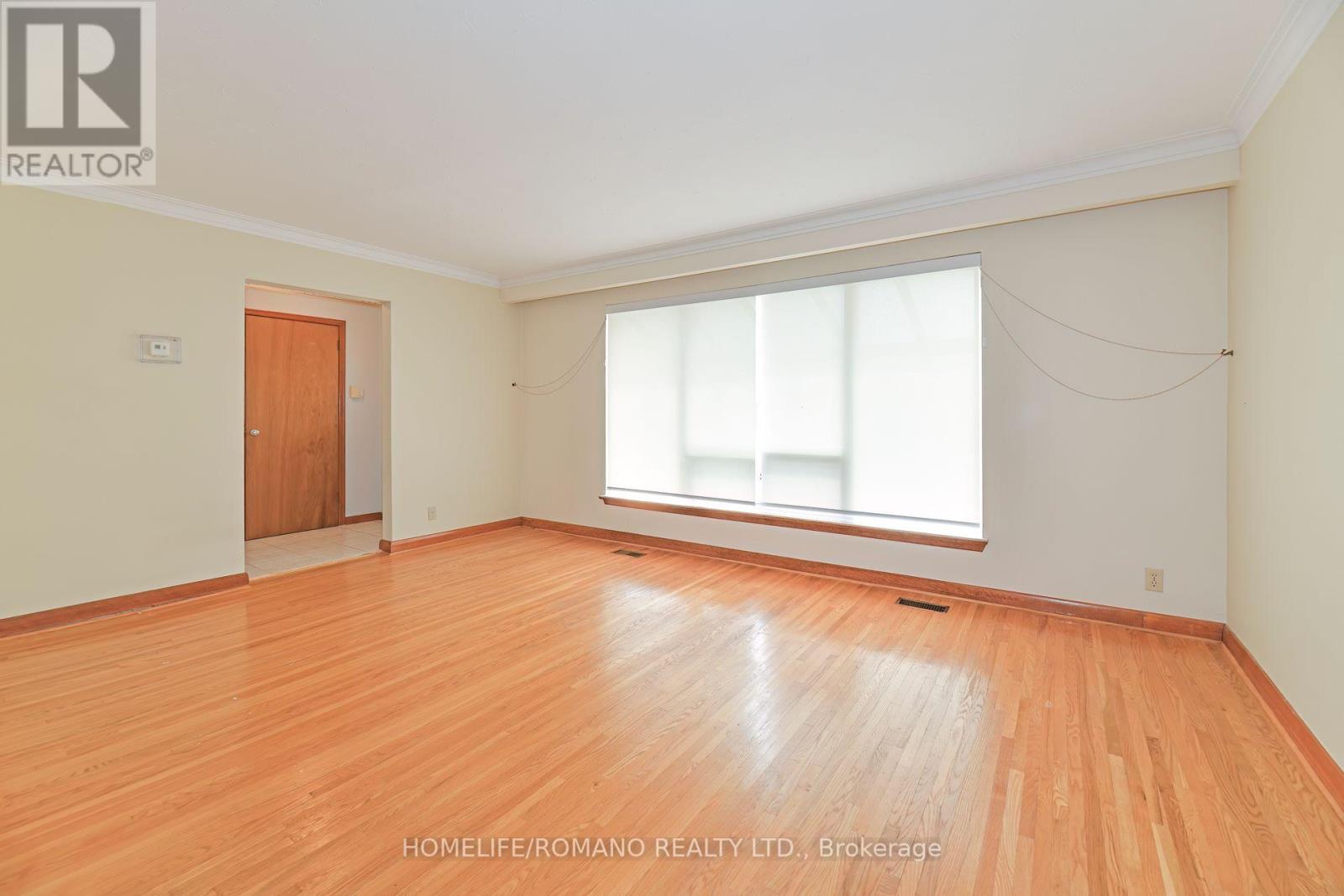 58 Gilley Road, Toronto, Ontario  M3K 1L5 - Photo 4 - W12403951