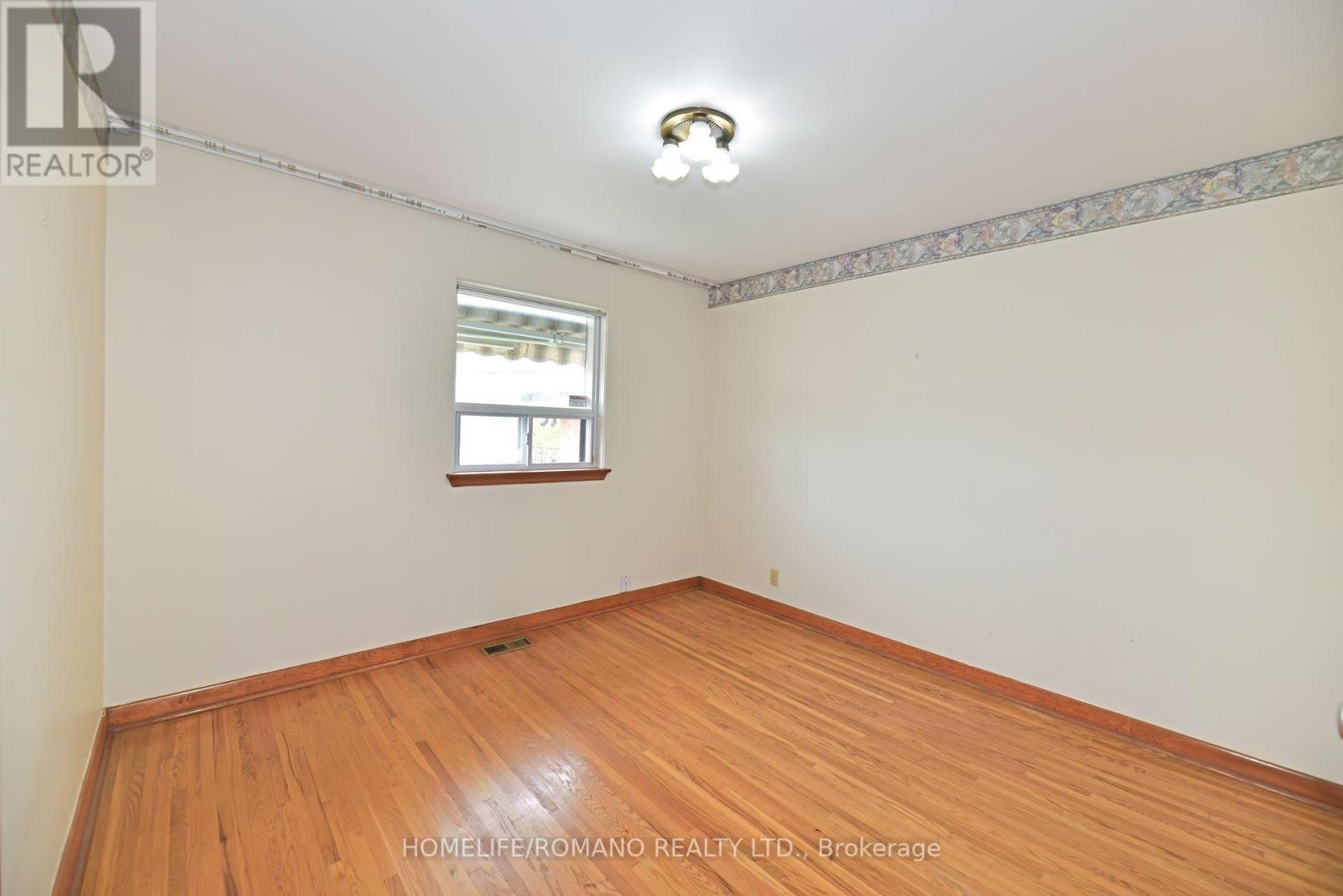 58 Gilley Road, Toronto, Ontario  M3K 1L5 - Photo 9 - W12403951