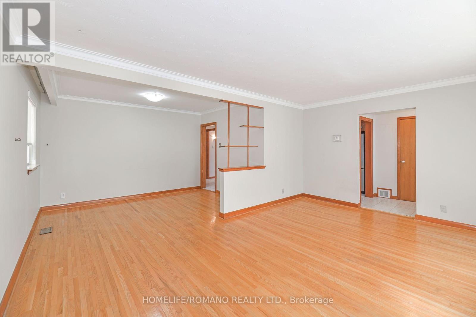 58 Gilley Road, Toronto, Ontario  M3K 1L5 - Photo 3 - W12403951