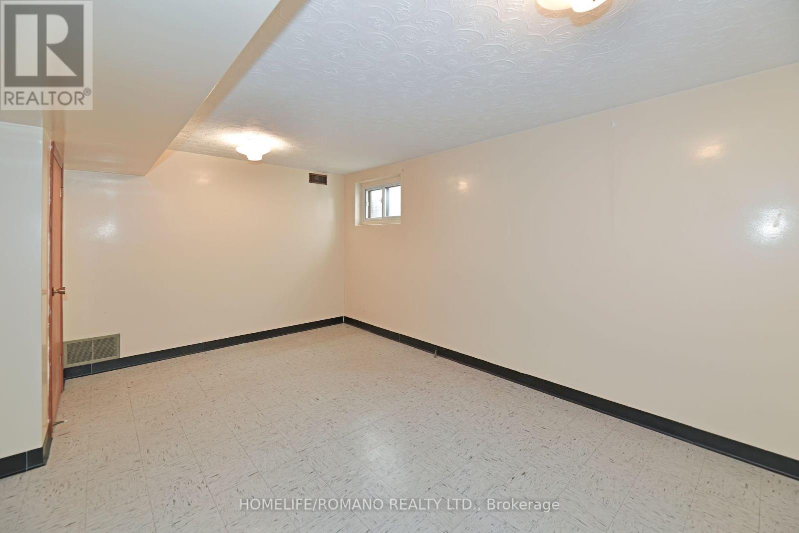 58 Gilley Road, Toronto, Ontario  M3K 1L5 - Photo 19 - W12403951