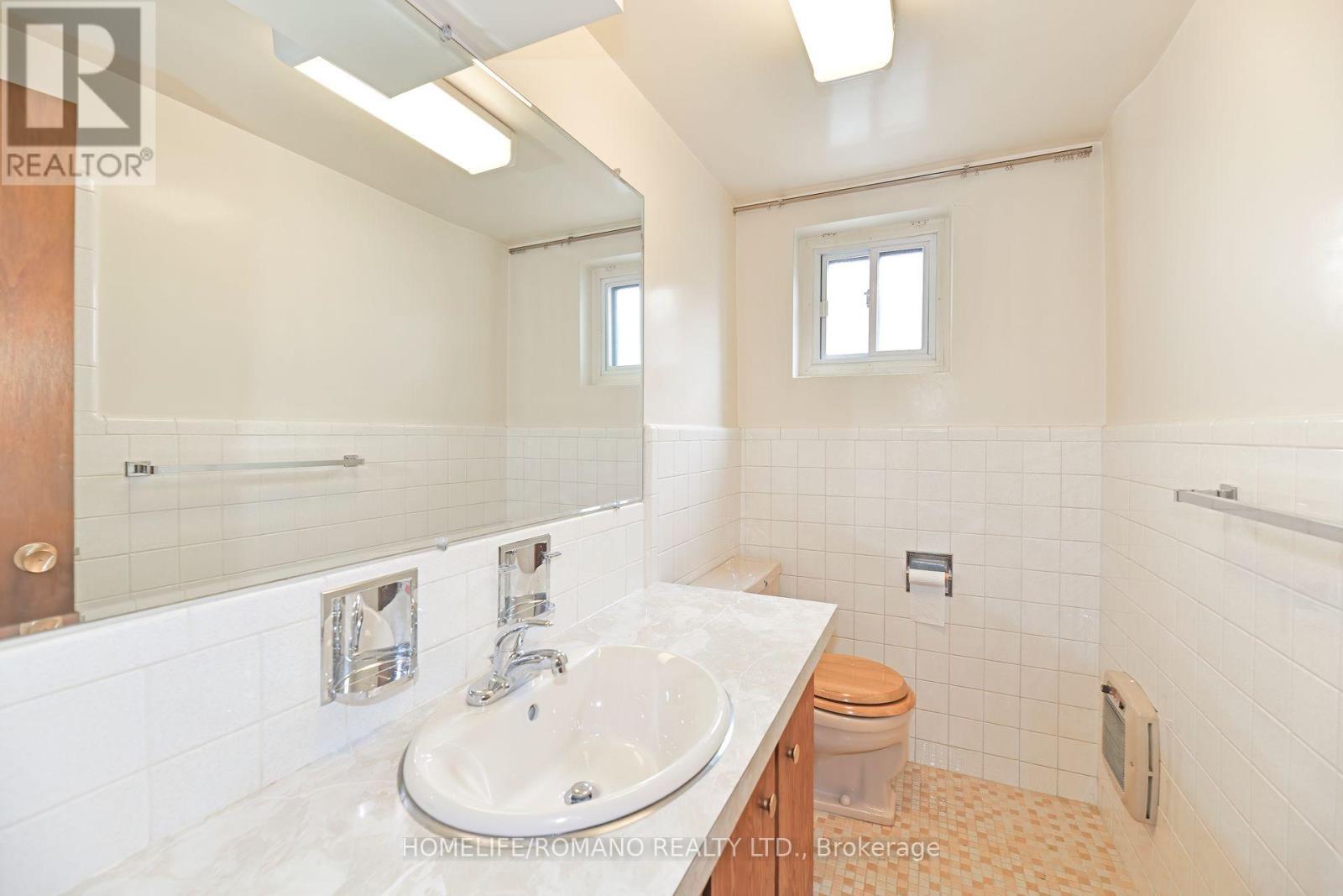 58 Gilley Road, Toronto, Ontario  M3K 1L5 - Photo 20 - W12403951