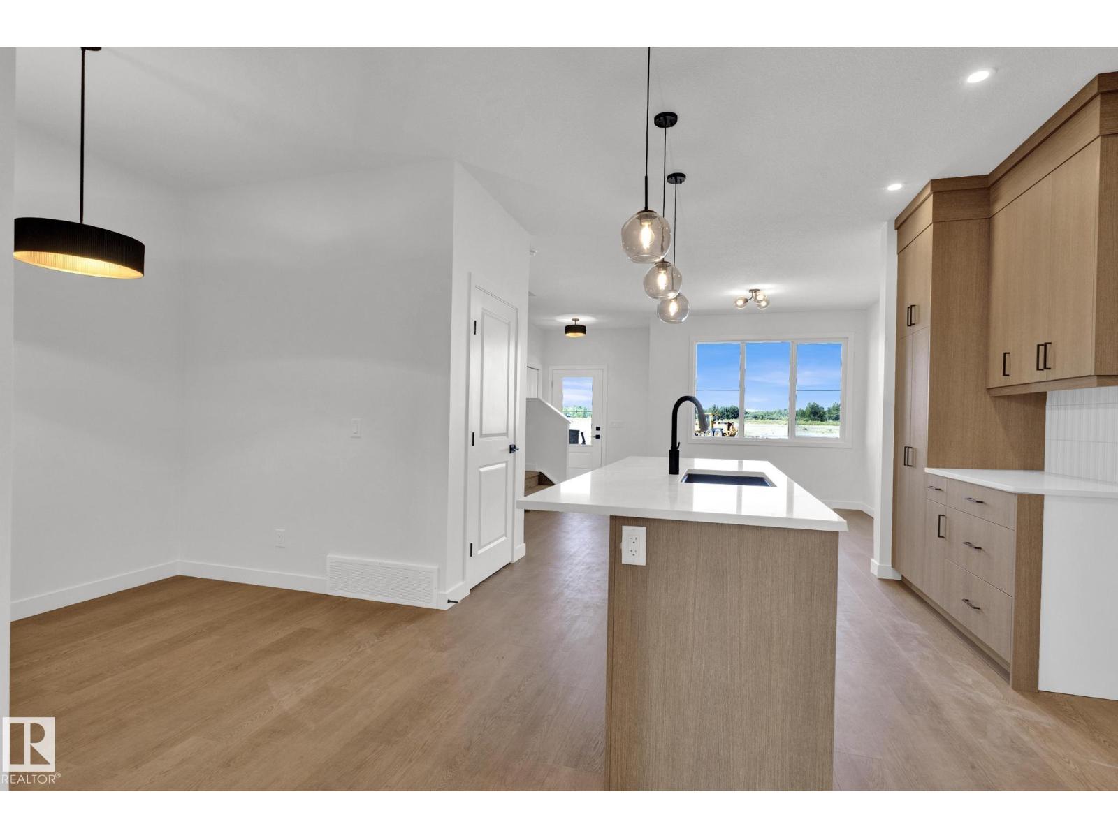 3755 Erlanger Dr Nw, Edmonton, Alberta  T6M 1R9 - Photo 4 - E4448666