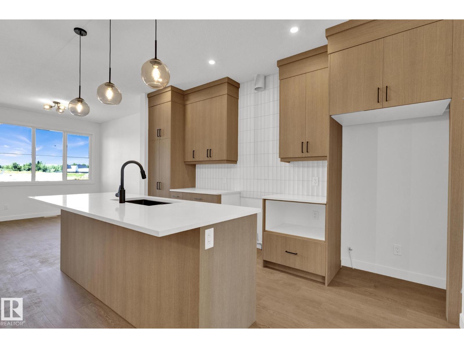 3755 Erlanger Dr Nw, Edmonton, Alberta  T6M 1R9 - Photo 2 - E4448666