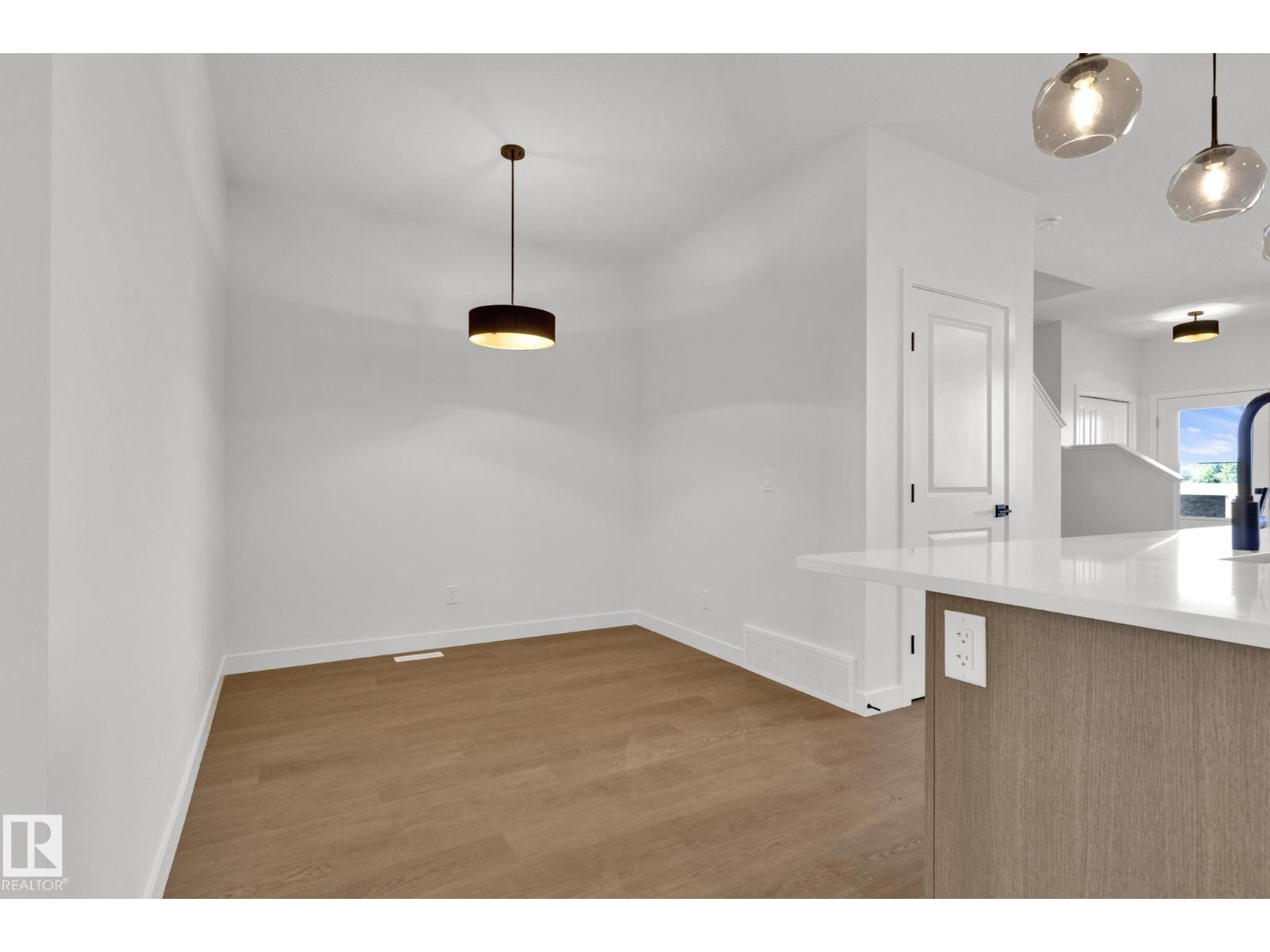 3755 Erlanger Dr Nw, Edmonton, Alberta  T6M 1R9 - Photo 5 - E4448666