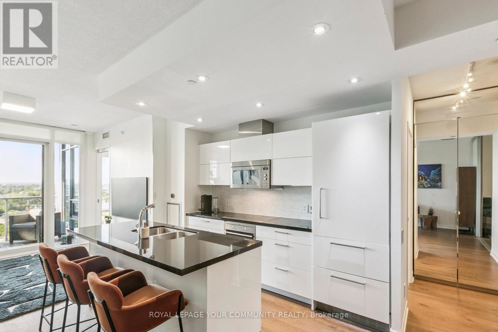 2112 - 88 Park Lawn Road, Toronto, Ontario  M8Y 0B6 - Photo 4 - W12421371