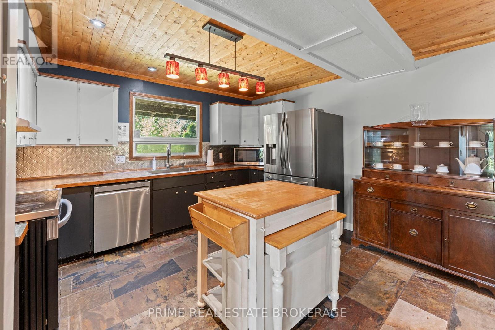 7166 Outer Drive, Lambton Shores, Ontario  N0M 2L0 - Photo 10 - X12421686
