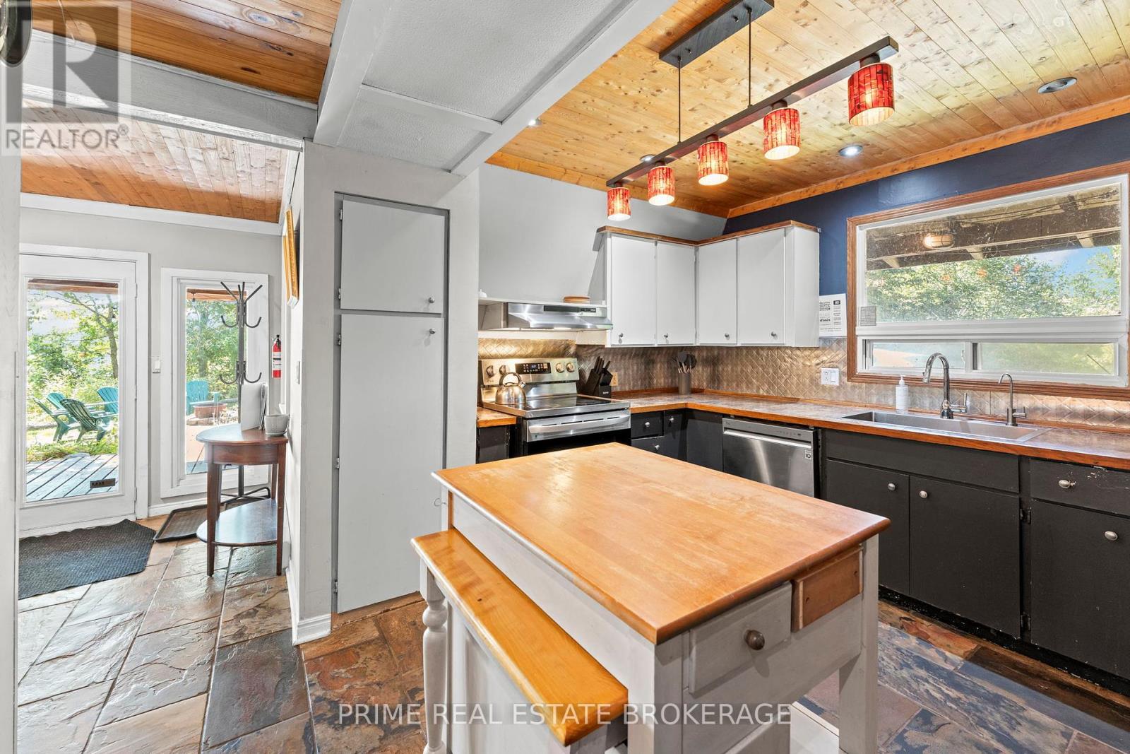 7166 Outer Drive, Lambton Shores, Ontario  N0M 2L0 - Photo 11 - X12421686