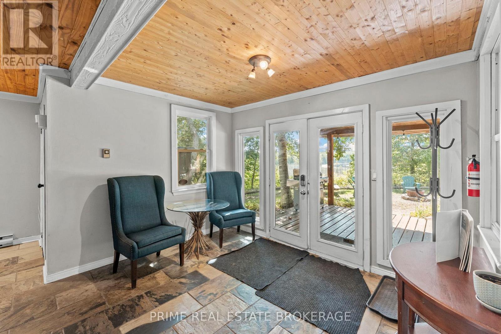 7166 Outer Drive, Lambton Shores, Ontario  N0M 2L0 - Photo 9 - X12421686