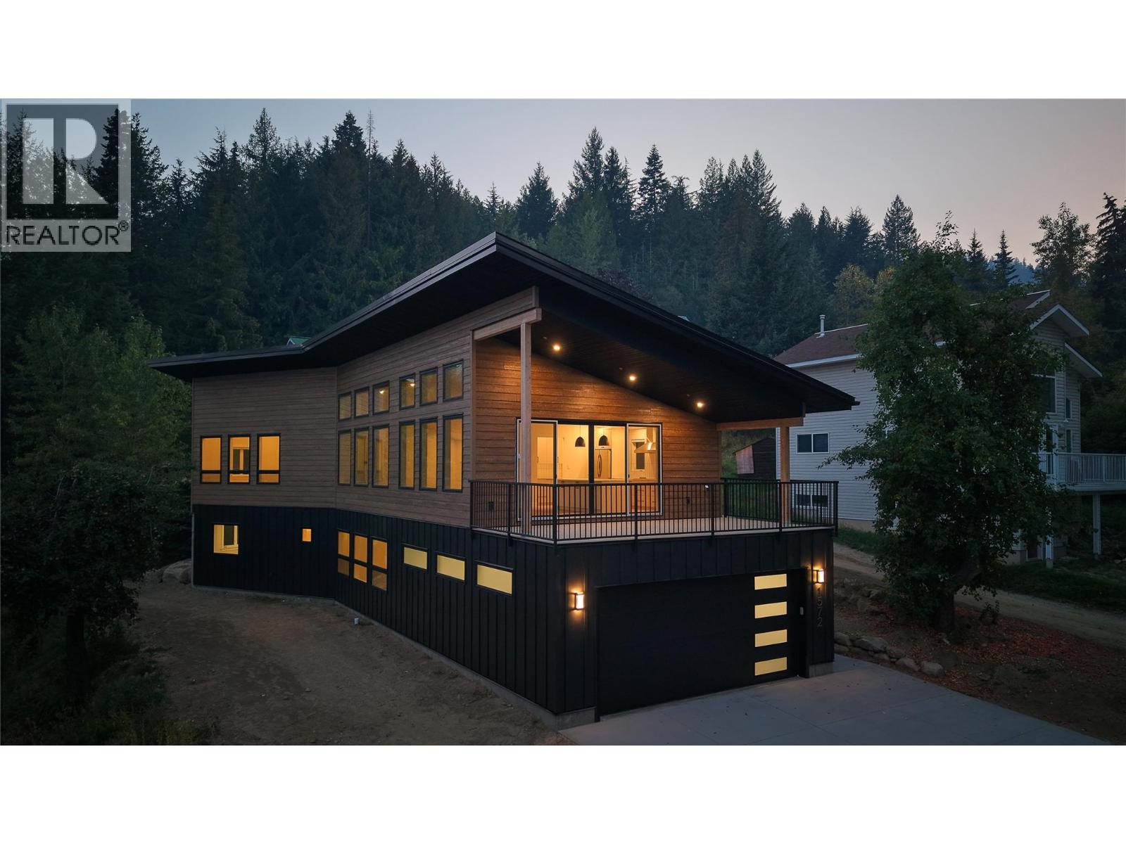 1572 Treadwell Street, rossland, British Columbia