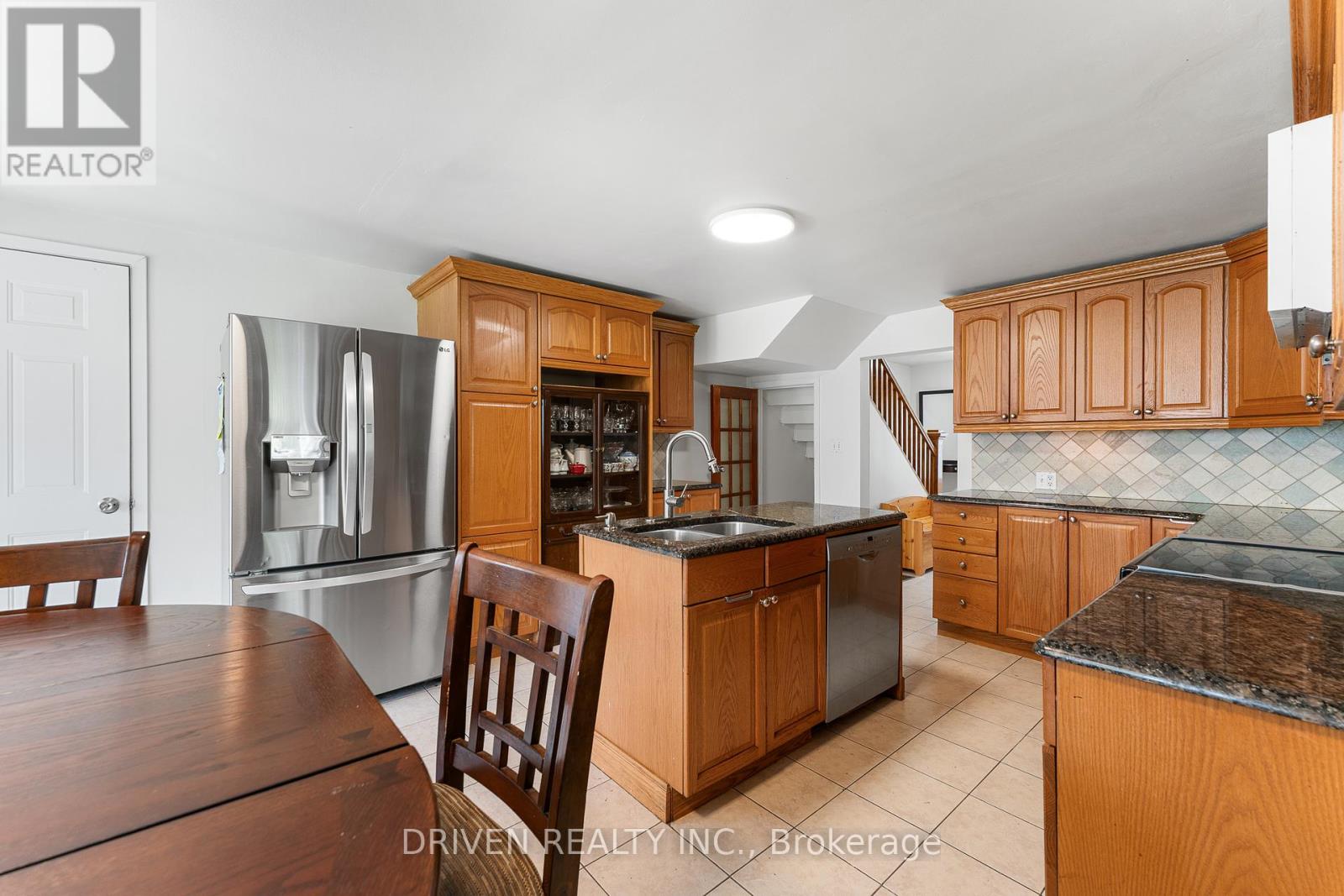 876 Pinecrest Road, Ottawa, Ontario  K2B 6B2 - Photo 8 - X12421662