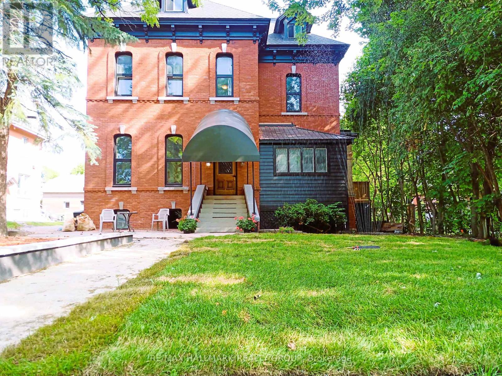 1 - 460 Wilbrod Street, Ottawa, Ontario  K1N 6M8 - Photo 1 - X12421674
