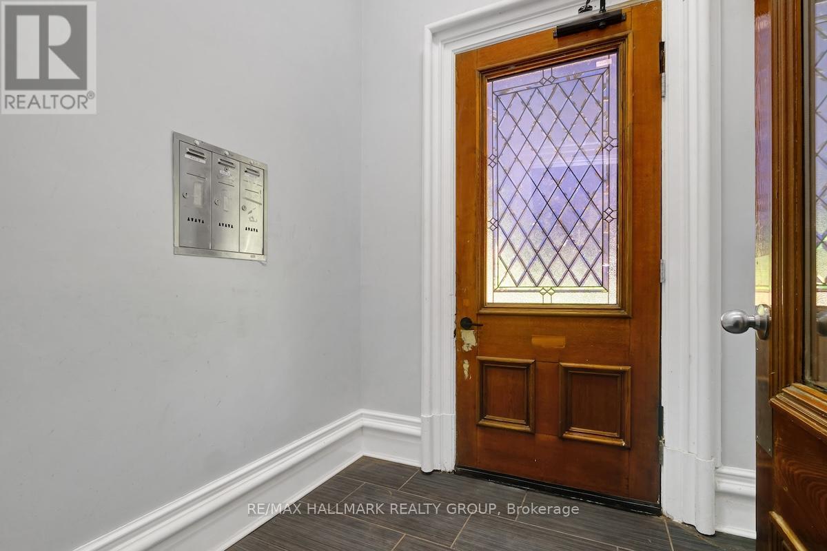 1 - 460 Wilbrod Street, Ottawa, Ontario  K1N 6M8 - Photo 2 - X12421674