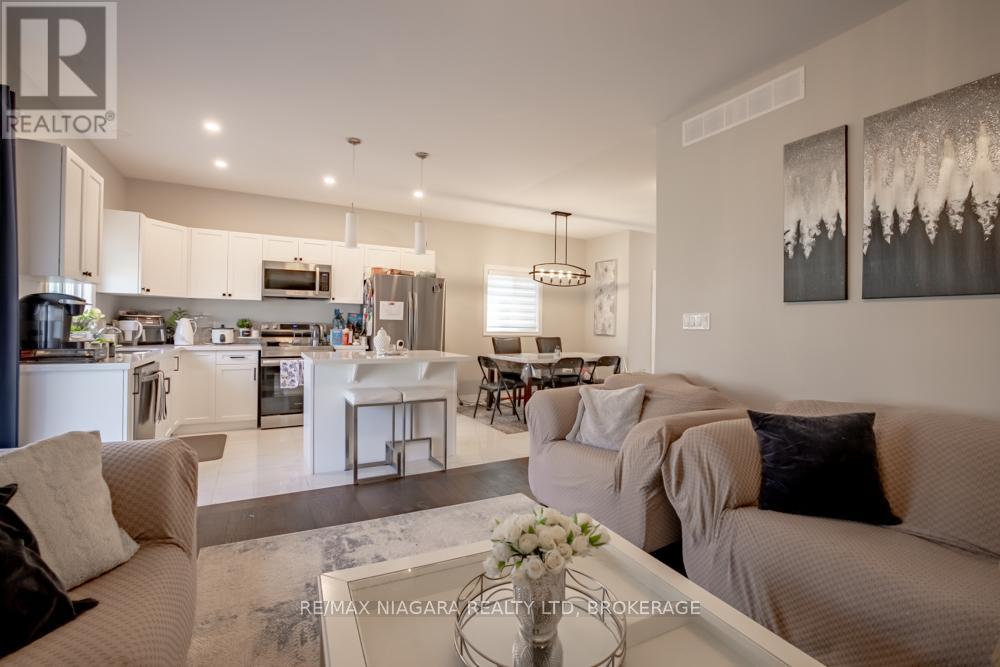16 Bowman Crescent, Thorold, Ontario  L2V 0G3 - Photo 6 - X12421682