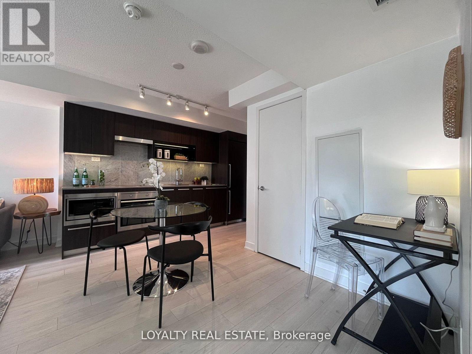 1803 - 70 Queens Wharf Road, Toronto, Ontario  M5V 0J2 - Photo 7 - C12416038