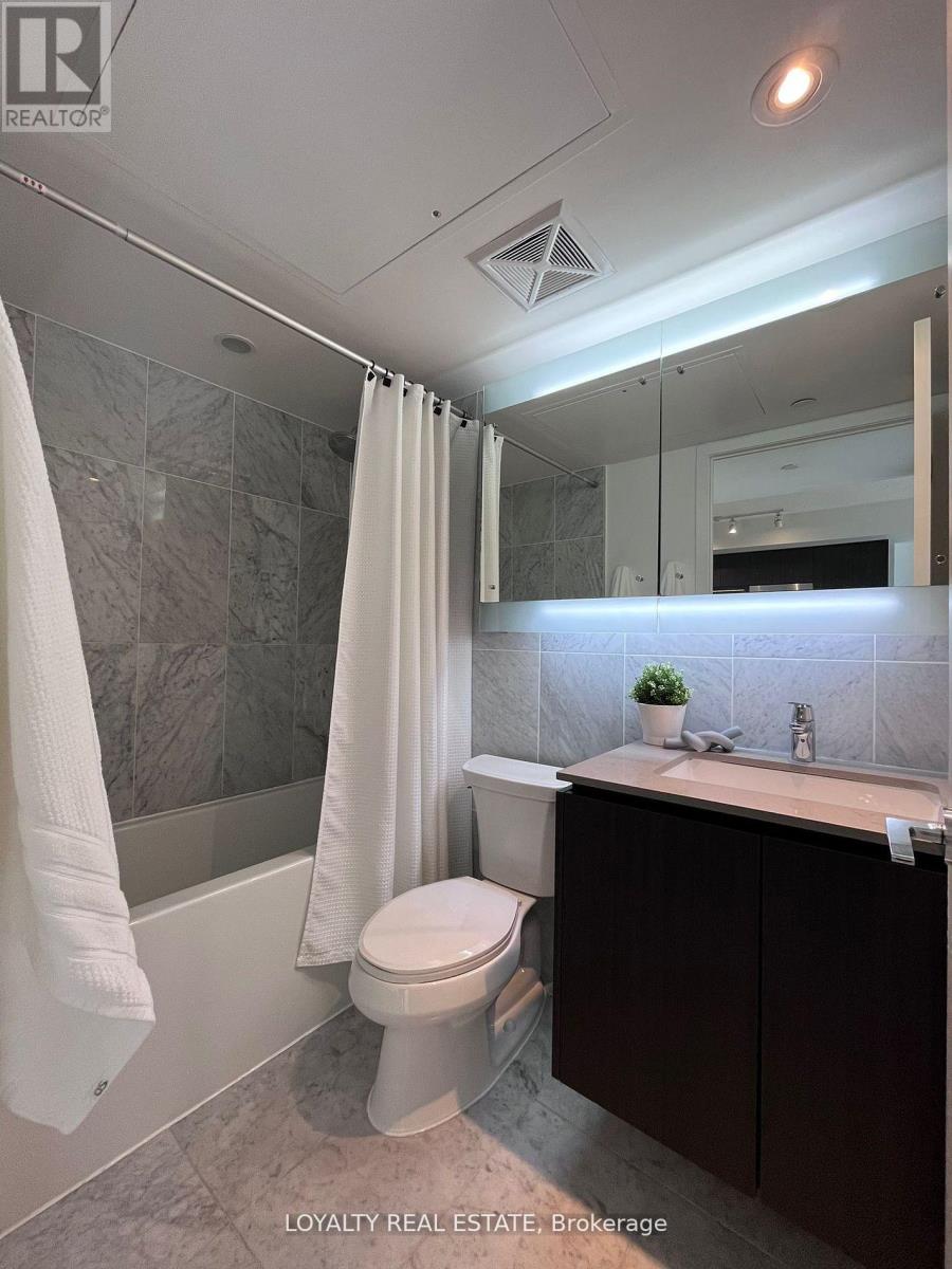 1803 - 70 Queens Wharf Road, Toronto, Ontario  M5V 0J2 - Photo 8 - C12416038