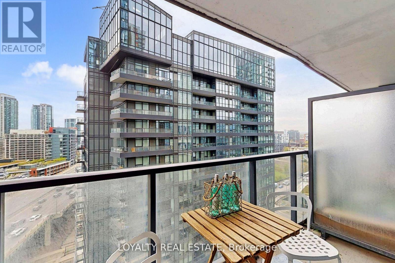 1803 - 70 Queens Wharf Road, Toronto, Ontario  M5V 0J2 - Photo 9 - C12416038