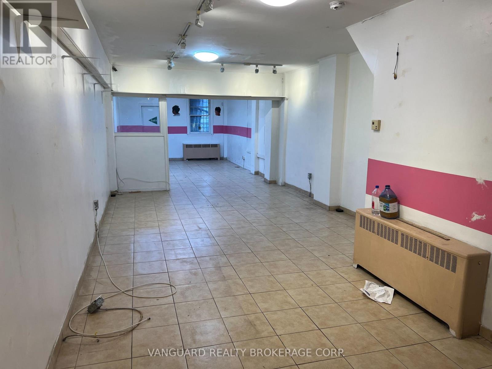 1625 Eglinton Avenue, Toronto (Oakwood Village), Ontario  M6E 2H7 - Photo 4 - C12421513