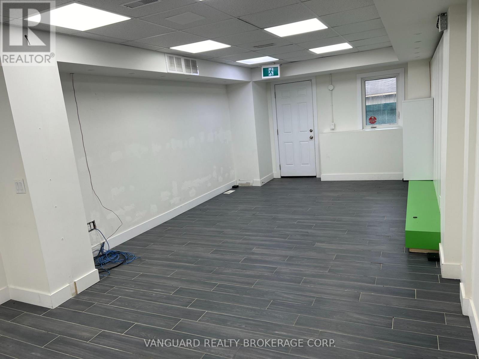 1621 Eglinton Avenue, Toronto (Oakwood Village), Ontario  M6E 2H7 - Photo 5 - C12421518