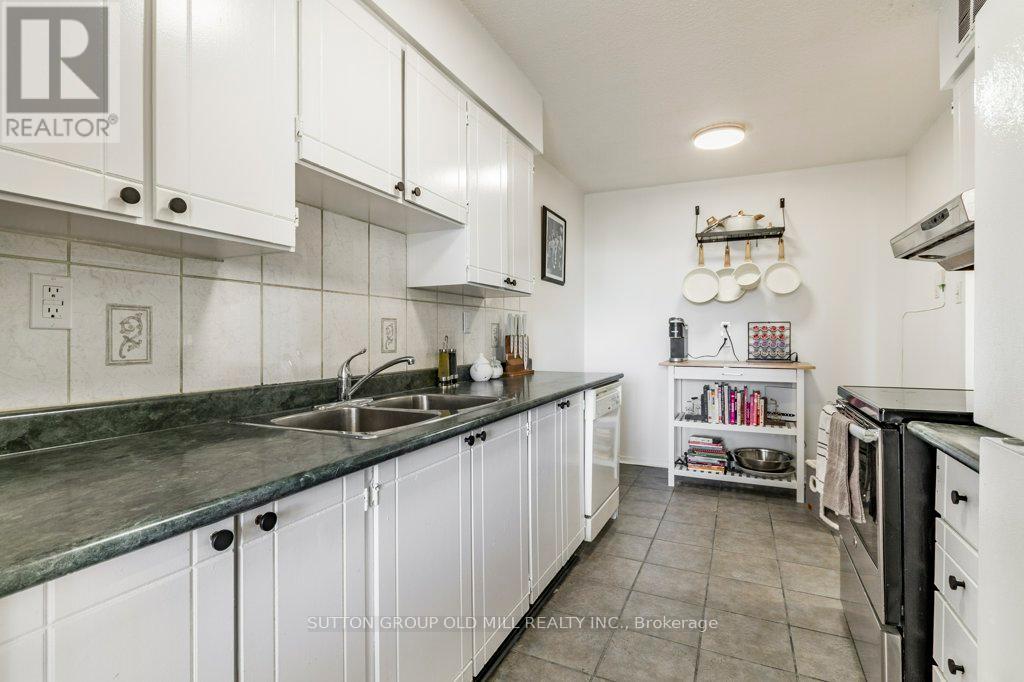 306 - 25 Sunrise Avenue, Toronto (Victoria Village), Ontario  M4A 2S2 - Photo 5 - C12421573