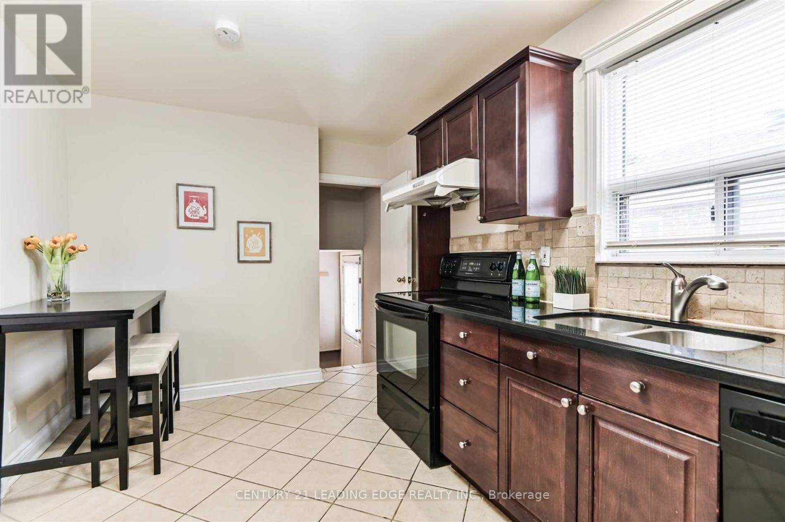 Main Floor - 1229 Birchmount Road, Toronto, Ontario  M1P 2C9 - Photo 3 - E12421590