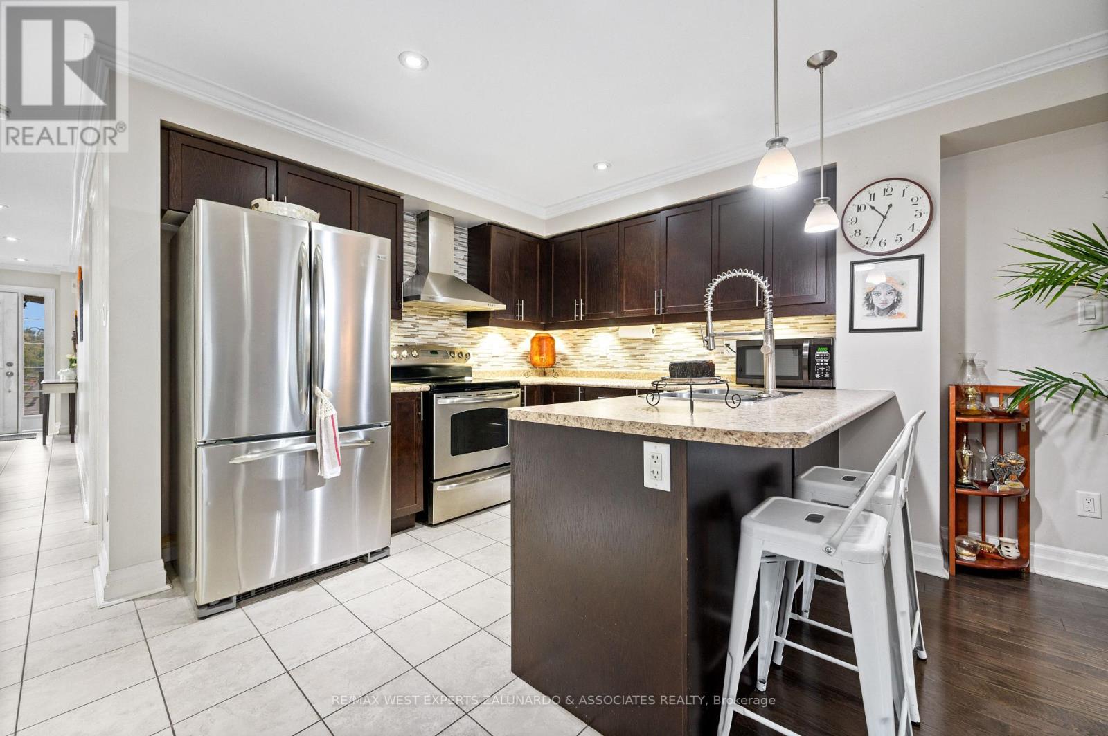 281 Meadowhawk Trail, Bradford West Gwillimbury, Ontario  L3Z 0K4 - Photo 7 - N12421538