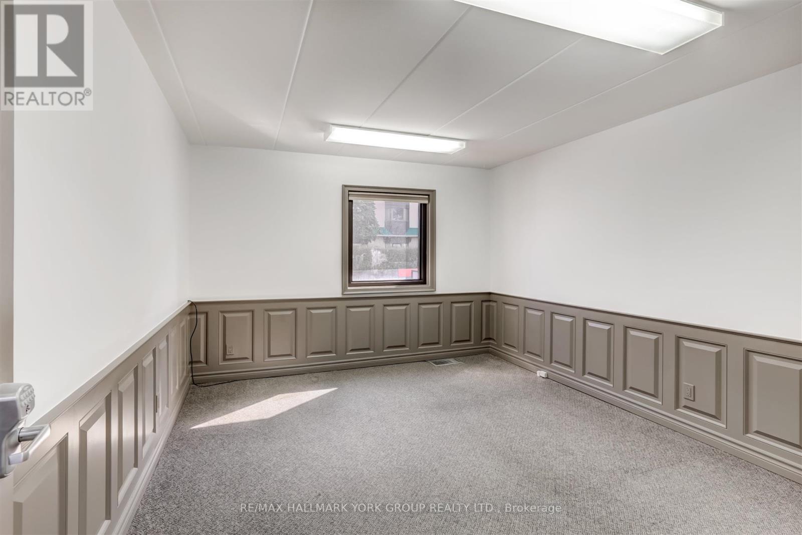 15064 Yonge Street, Aurora, Ontario  L4G 1M2 - Photo 12 - N12421551