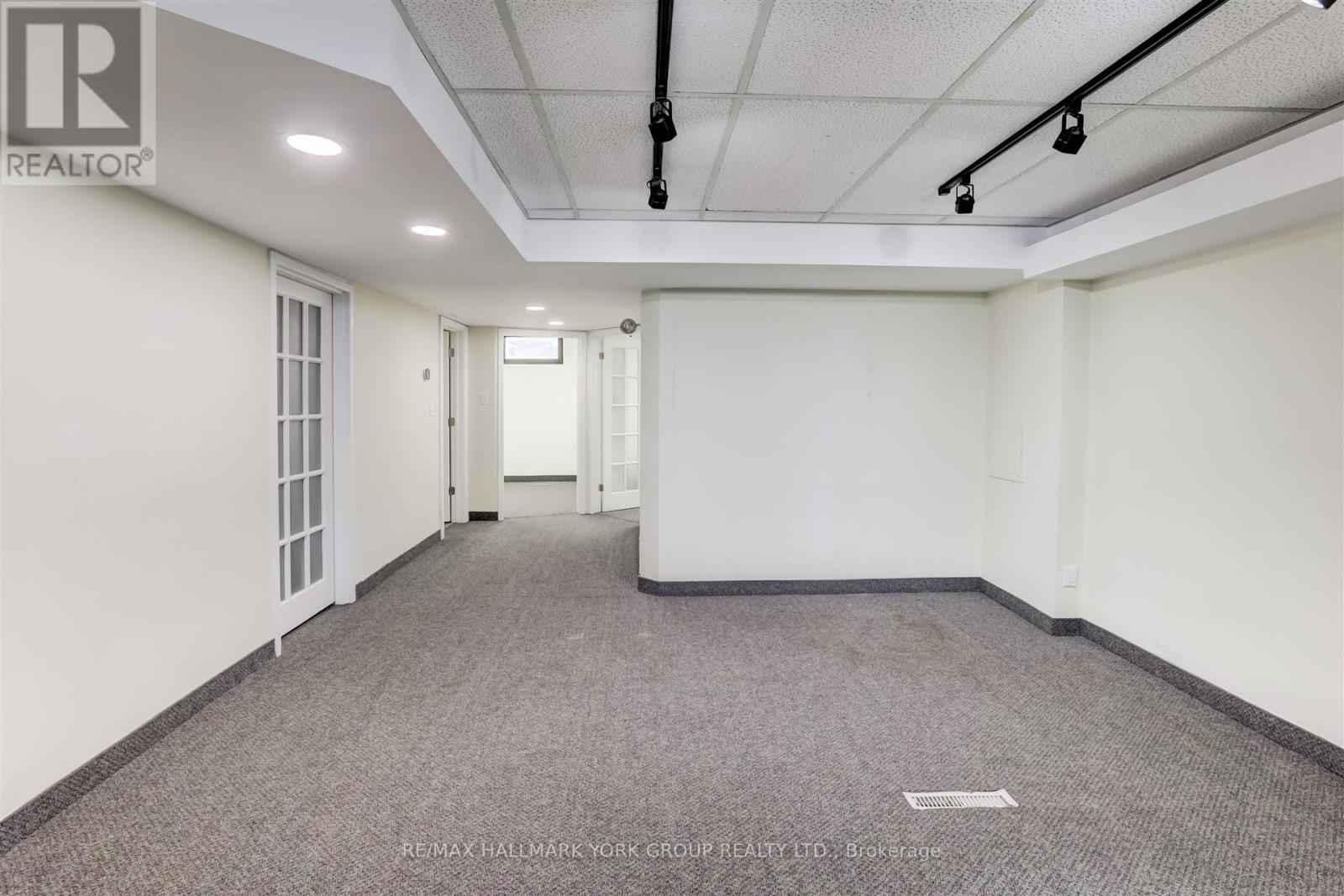 15064 Yonge Street, Aurora, Ontario  L4G 1M2 - Photo 23 - N12421551