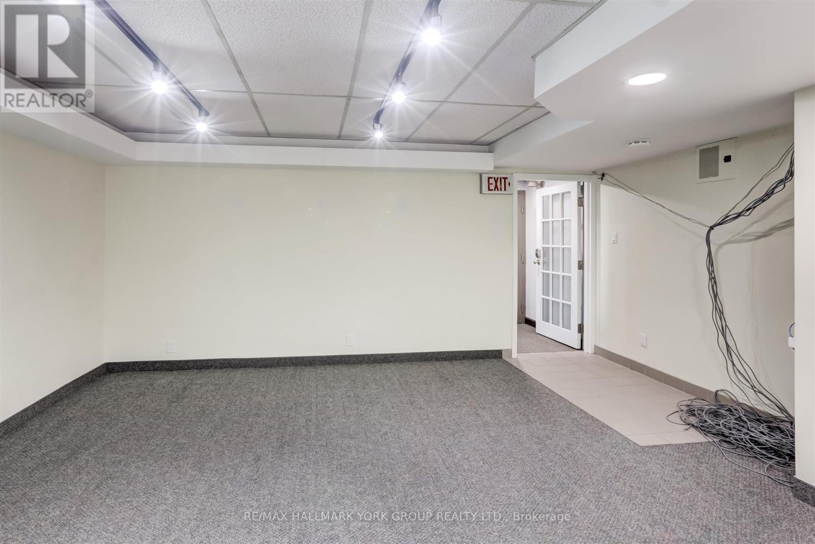 15064 Yonge Street, Aurora, Ontario  L4G 1M2 - Photo 24 - N12421551