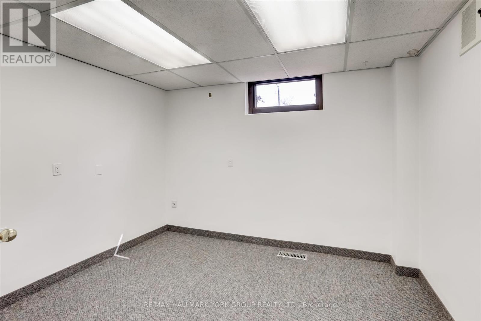 15064 Yonge Street, Aurora, Ontario  L4G 1M2 - Photo 25 - N12421551