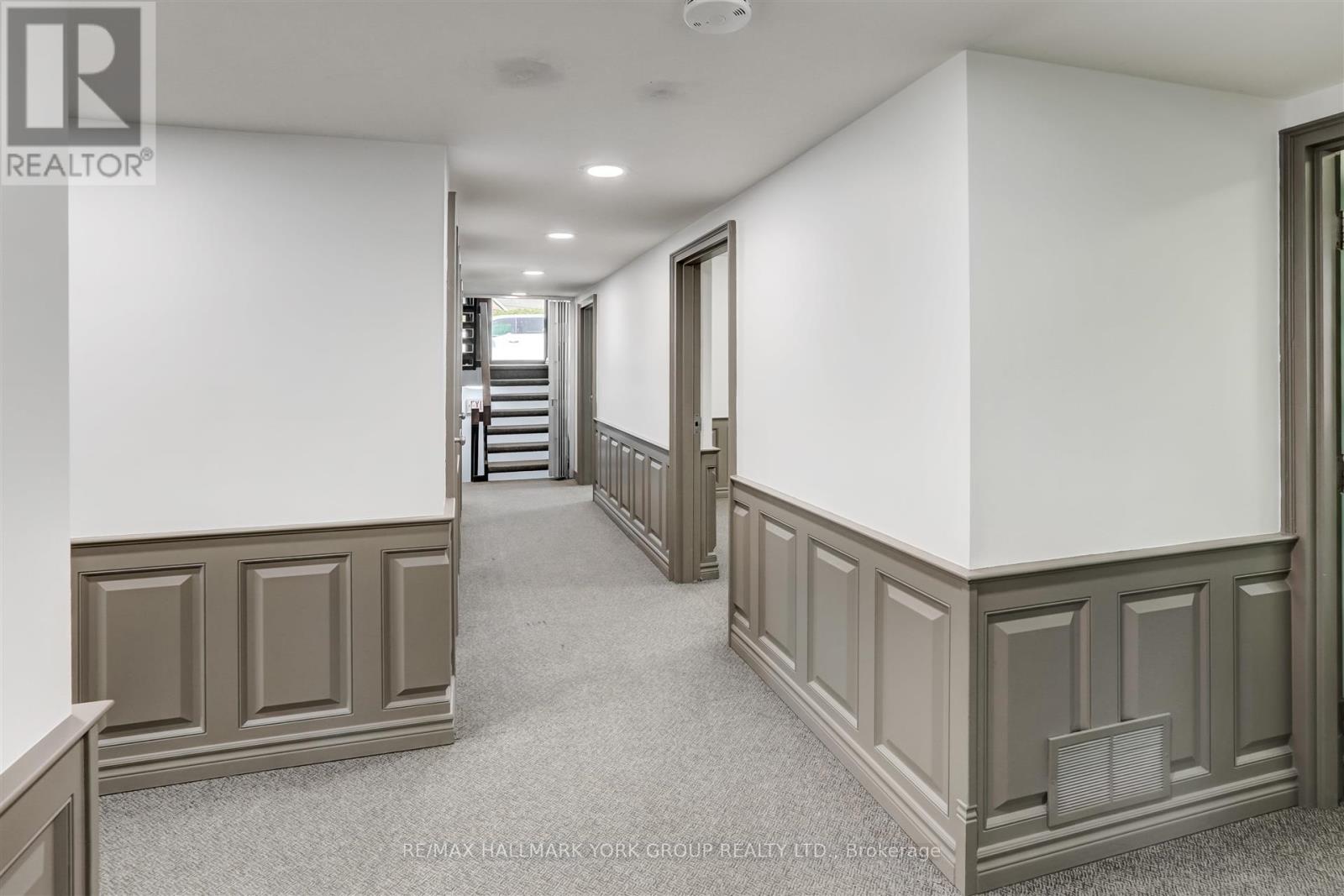 15064 Yonge Street, Aurora, Ontario  L4G 1M2 - Photo 3 - N12421551