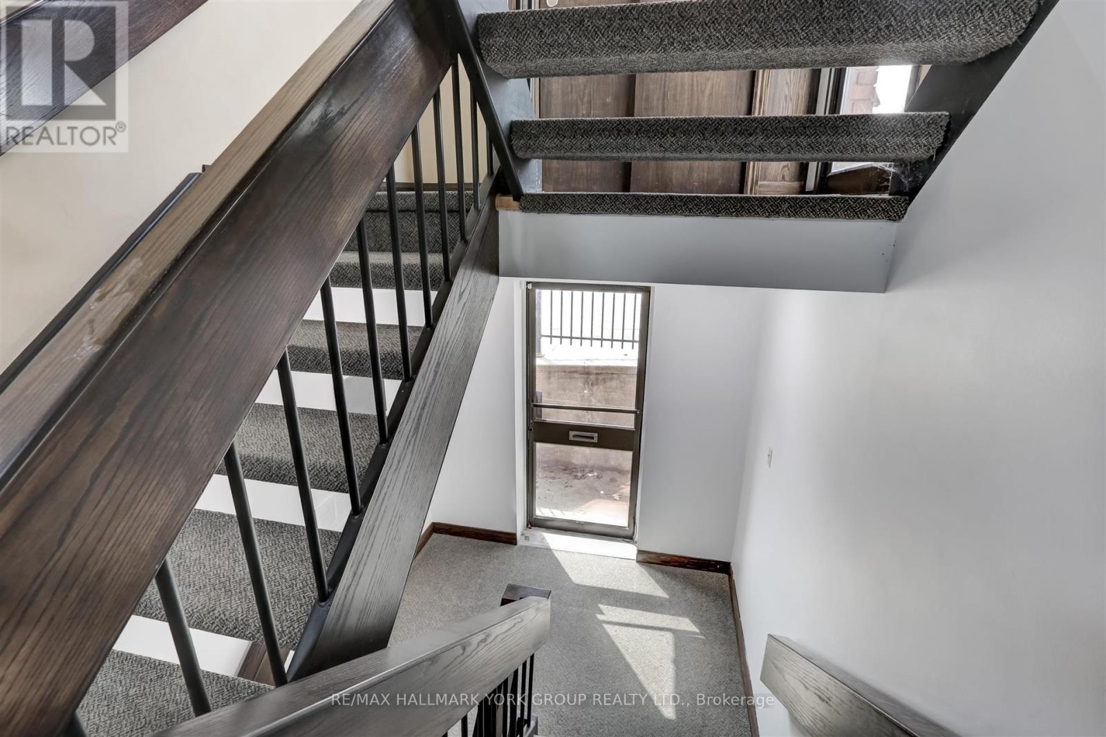 15064 Yonge Street, Aurora, Ontario  L4G 1M2 - Photo 4 - N12421551